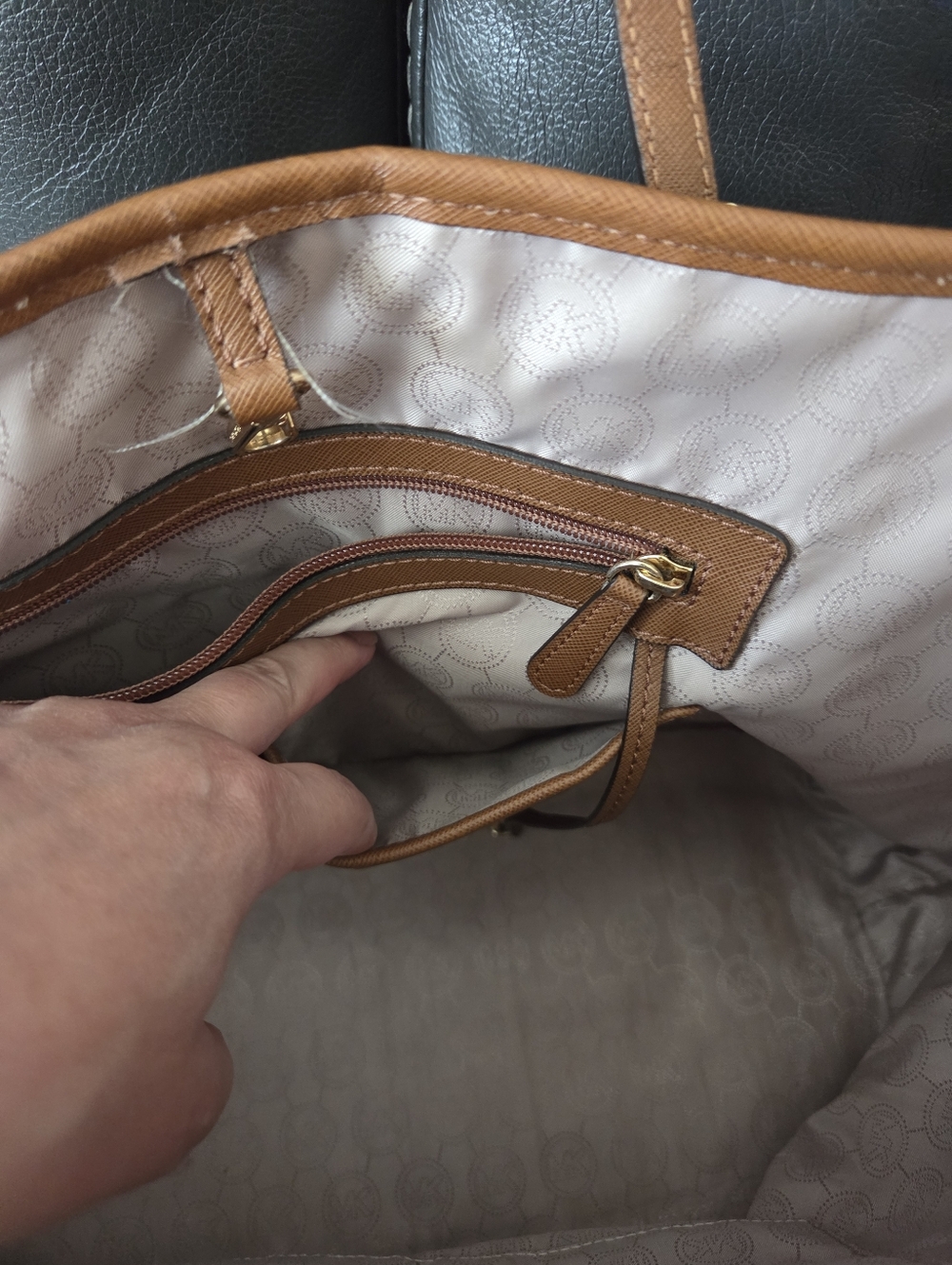 Michael Kors Tan Gold Studded Leather Jet Set Tote Bag Large Size Travel Office - Picture 7 of 16
